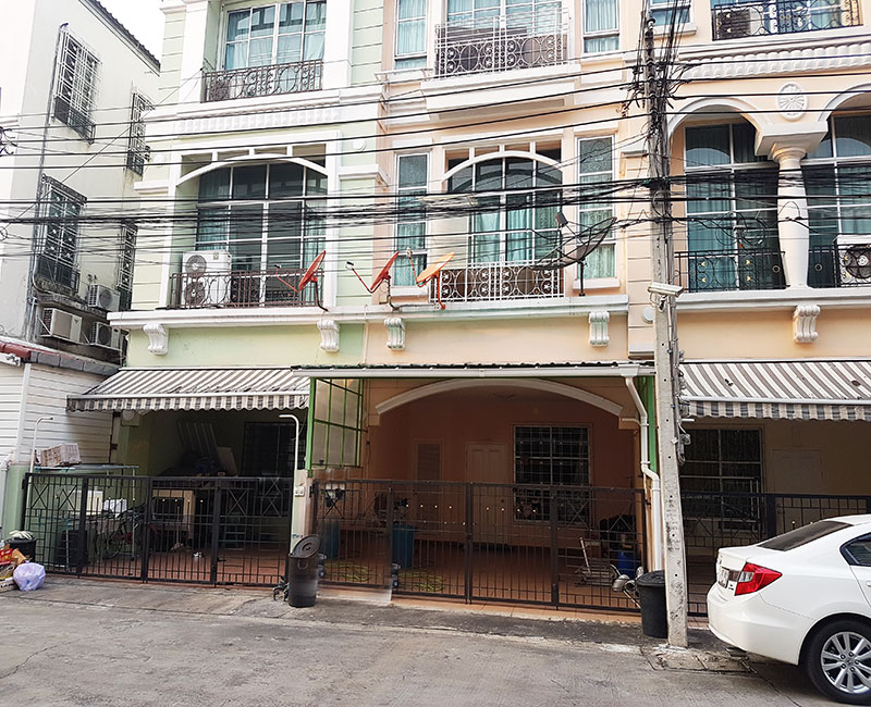 ม.กลางเมือง-โชคชัย 4 